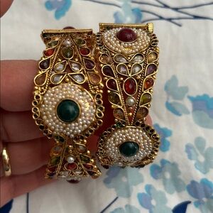 Elegant Gold and Green Women's Bracelet